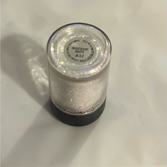 MAC Iridescent Glitter Pigment - Picture 2 of 3